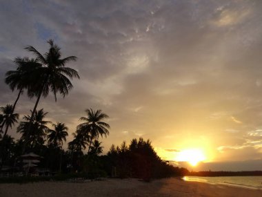 Sunset beach Khao Lak Tayland at