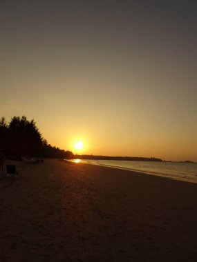 Sunset beach Khao Lak Tayland at