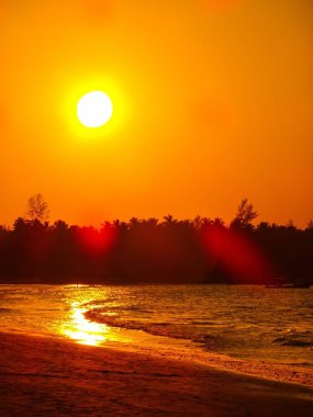 Sunset beach Khao Lak Tayland at
