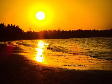 Sunset beach Khao Lak Tayland at