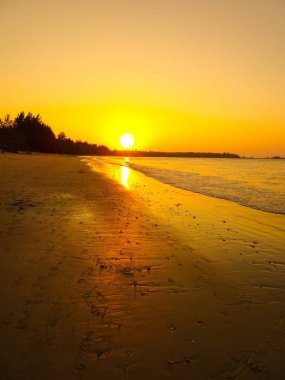 Sunset beach Khao Lak Tayland at