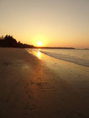 Sunset beach Khao Lak Tayland at