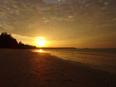 Sunset beach Khao Lak Tayland at