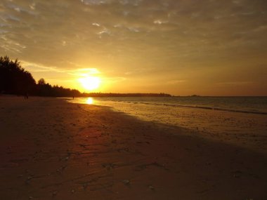 Sunset beach Khao Lak Tayland at