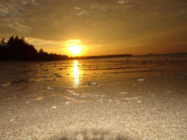 Sunset beach Khao Lak Tayland at