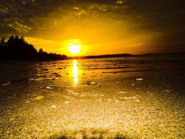 Sunset beach Khao Lak Tayland at