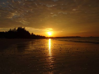 Sunset beach Khao Lak Tayland at
