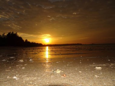Sunset beach Khao Lak Tayland at