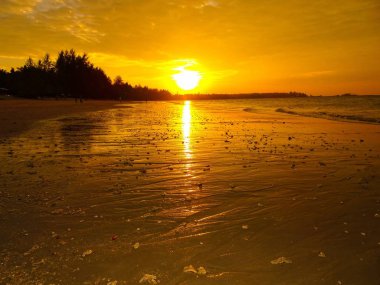 Sunset beach Khao Lak Tayland at