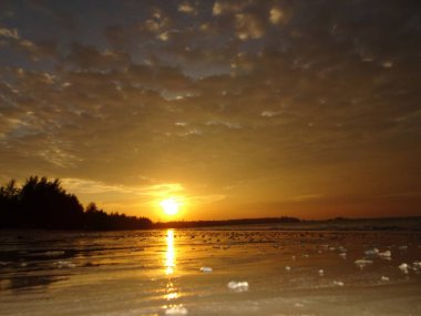 Sunset beach Khao Lak Tayland at