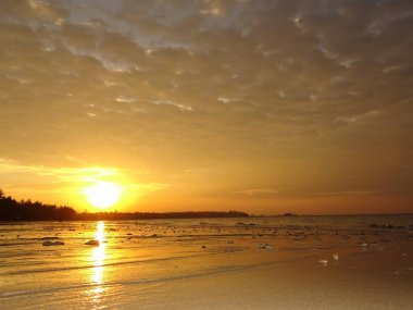 Sunset beach Khao Lak Tayland at