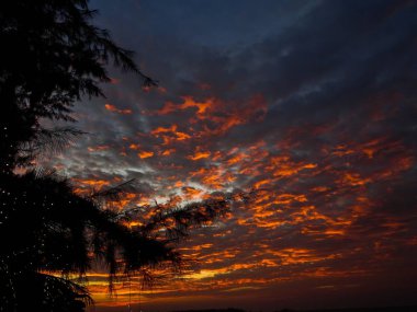 Sunset beach Khao Lak Tayland at