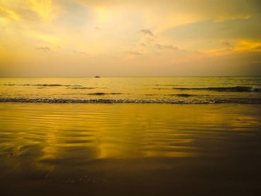 Sunset beach Khao Lak Tayland at