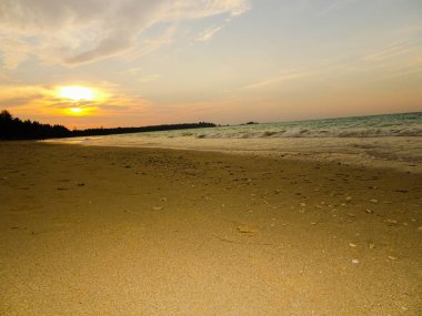 Sunset beach Khao Lak Tayland at