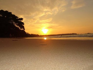 Sunset beach Khao Lak Tayland at
