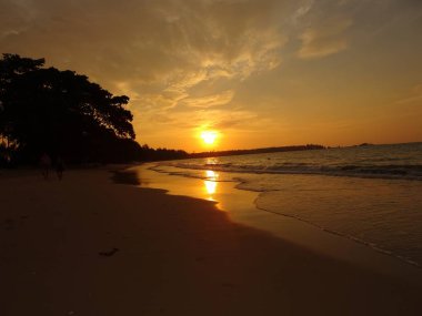 Sunset beach Khao Lak Tayland at