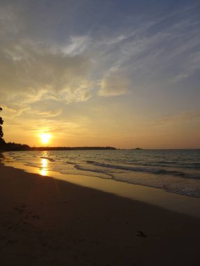 Sunset beach Khao Lak Tayland at