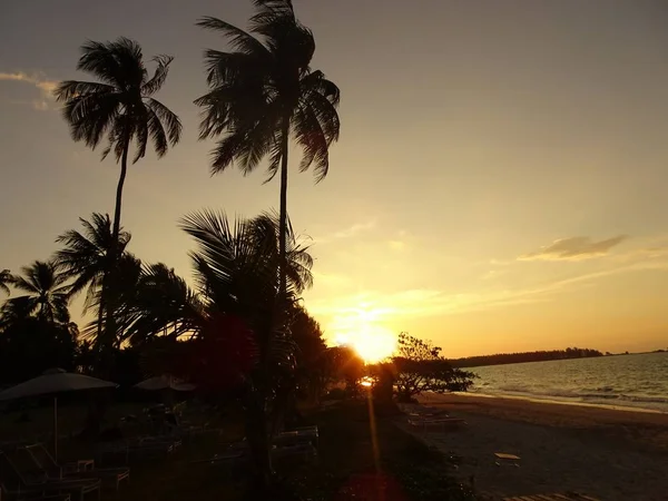Sunset beach Khao Lak Tayland at
