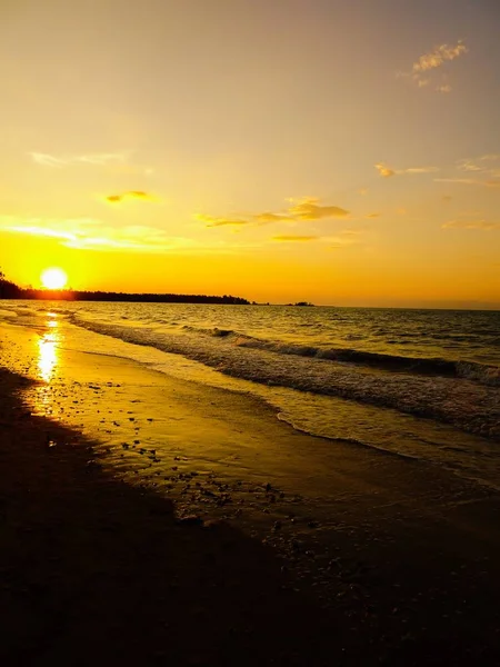 Sunset beach Khao Lak Tayland at