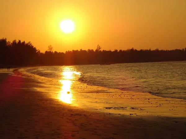 Sunset beach Khao Lak Tayland at