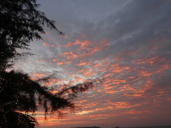 Sunset beach Khao Lak Tayland at