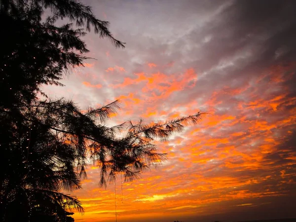 Sunset beach Khao Lak Tayland at