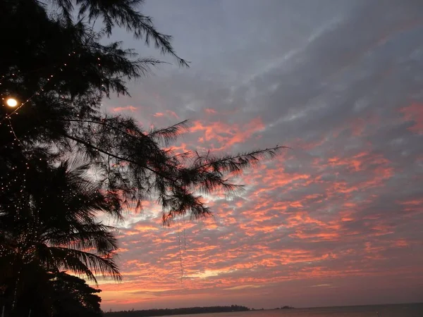 Sunset beach Khao Lak Tayland at