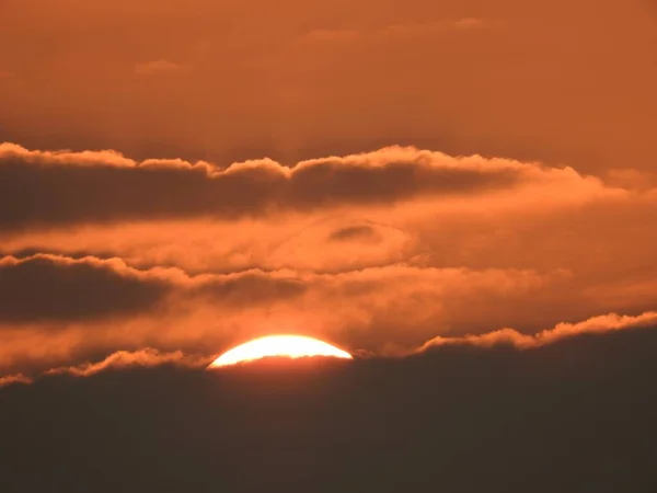 Auringonlasku Rannalla Khao Lak Thaimaa — kuvapankkivalokuva