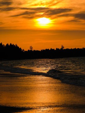 Sunset beach Khao Lak Tayland at