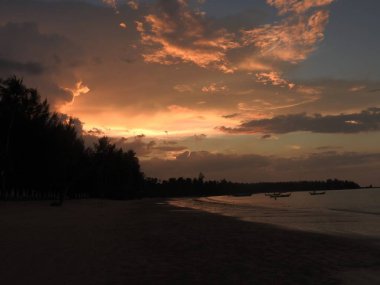 Sunset beach Khao Lak Tayland at