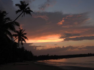 Sunset beach Khao Lak Tayland at