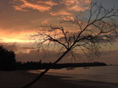 Sunset beach Khao Lak Tayland at