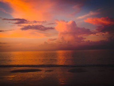 Sunset beach Khao Lak Tayland at