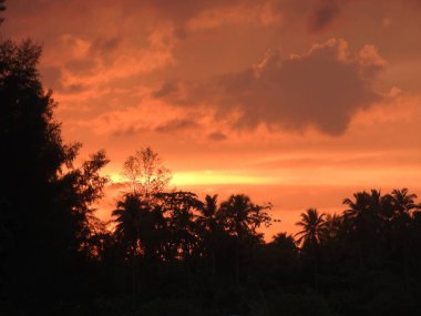 Sunset beach Khao Lak Tayland at