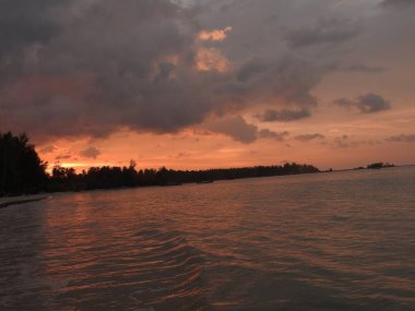 Sunset beach Khao Lak Tayland at