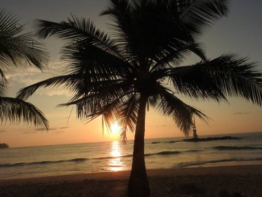 Sunset beach Khao Lak Tayland at