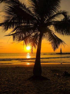Sunset beach Khao Lak Tayland at