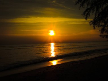 Sunset beach Khao Lak Tayland at