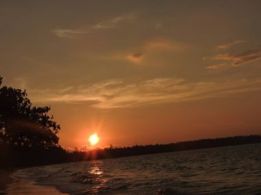 Sunset beach Khao Lak Tayland at