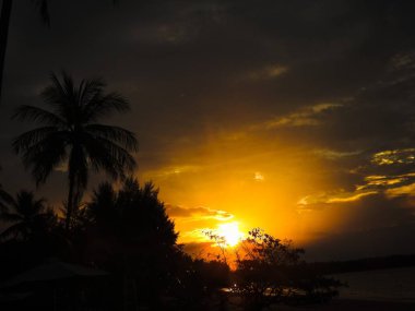 Sunset beach Khao Lak Tayland at