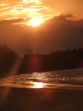 Sunset beach Khao Lak Tayland at