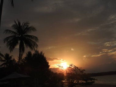 Sunset beach Khao Lak Tayland at