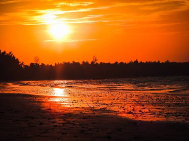 Sunset beach Khao Lak Tayland at