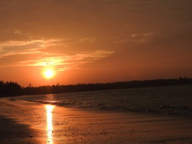 Sunset beach Khao Lak Tayland at