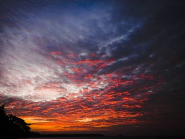 Sunset beach Khao Lak Tayland at