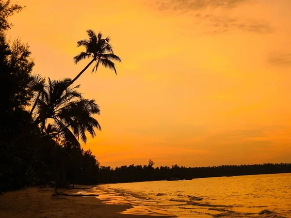 Sunset beach Khao Lak Tayland at