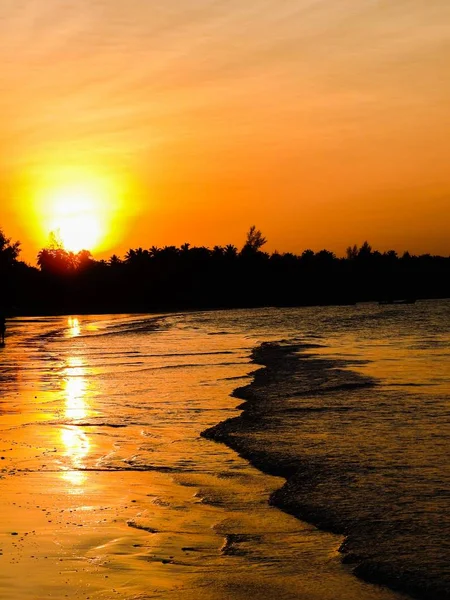 Sunset beach Khao Lak Tayland at