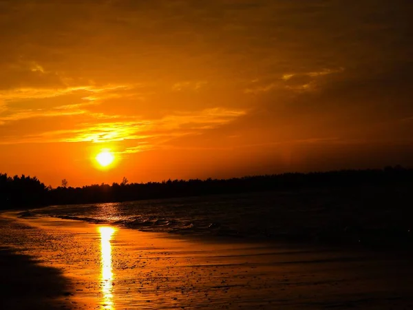 Tramonto Sulla Spiaggia Khao Lak Thailandia — Foto Stock