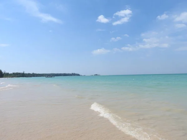 Hermosa Playa Arena Khao Lak Tailandia — Foto de Stock