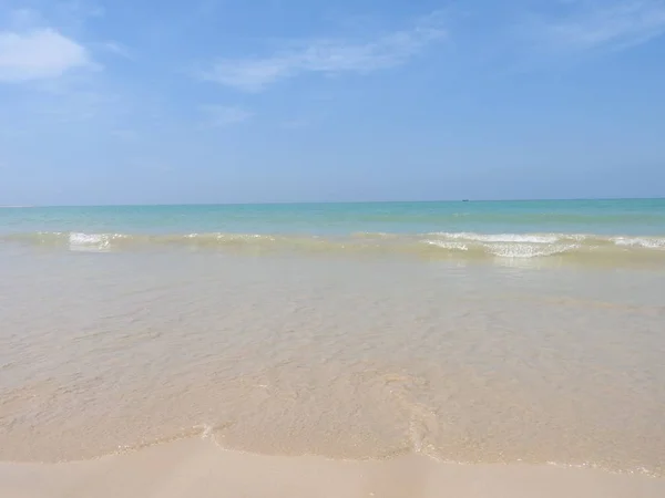 Hermosa Playa Arena Khao Lak Tailandia — Foto de Stock